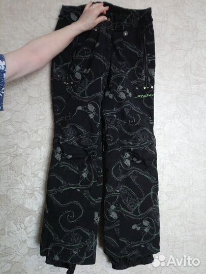 Имеется спортивный костюм