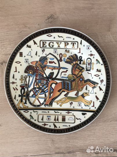 Египетский папирус и тарелка