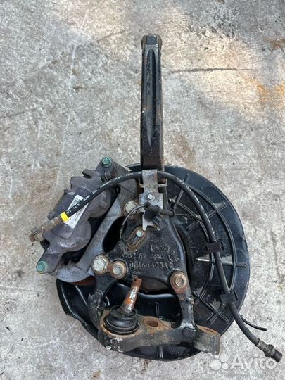 Ступица передняя левая Chrysler 300C LX EXF 2011