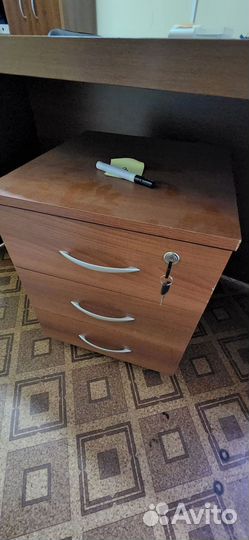 Тумбочка на колесиках