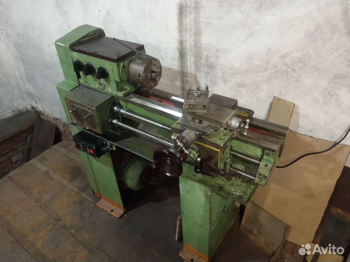 Токарный станок тв4