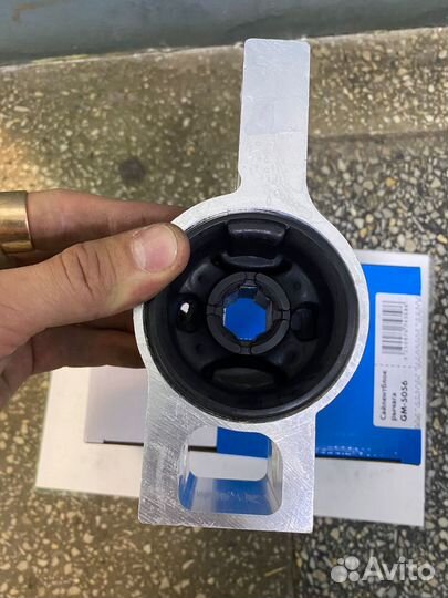 Сайлентблок задний правый, левый рычага VW Golf