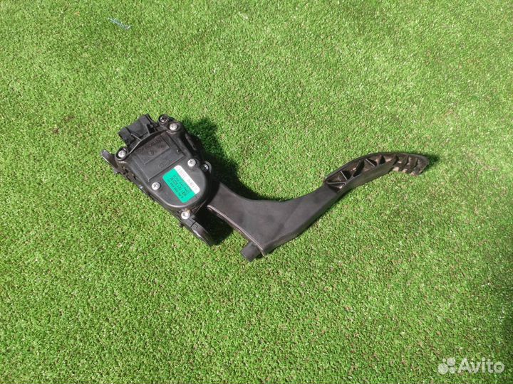 Педаль газа Volkswagen Polo Sedan седан 1.6 2011