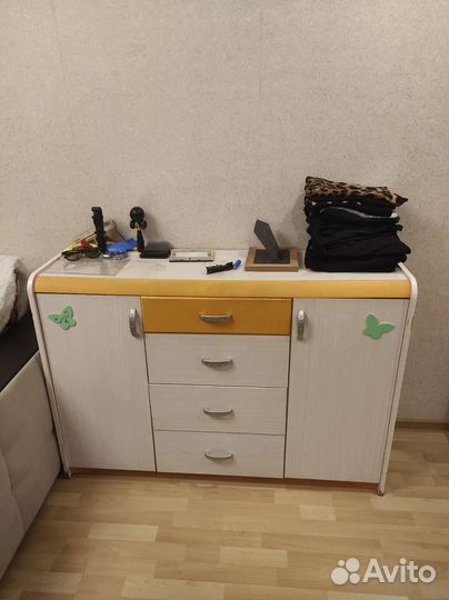 Детская кровать с матрасом, шкаф, комод, шкаф