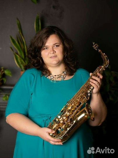 Саксофонист, певица на велком ресторан мероприятие