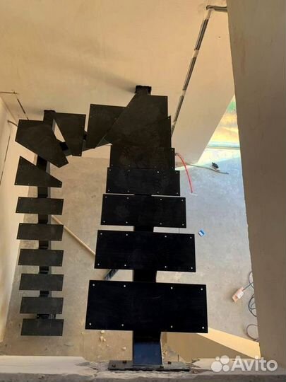 Г-образная лестница с поворотом