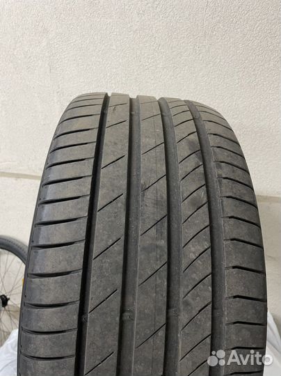 Kumho Ecsta KU19 275/40 R19 и 275/40 R19
