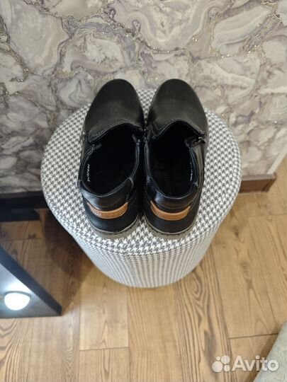 Ботинки новые 40