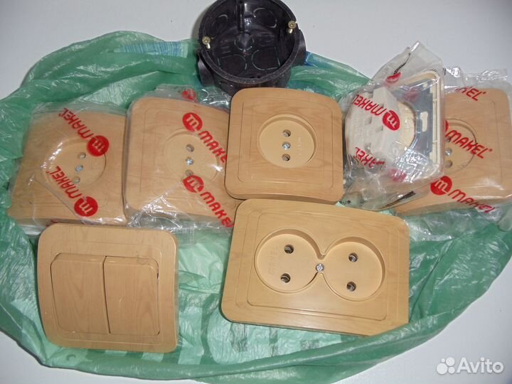 Розетки новые двойные