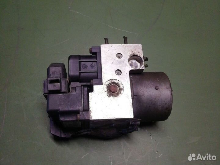 Блок абс (насос) toyota corolla 130