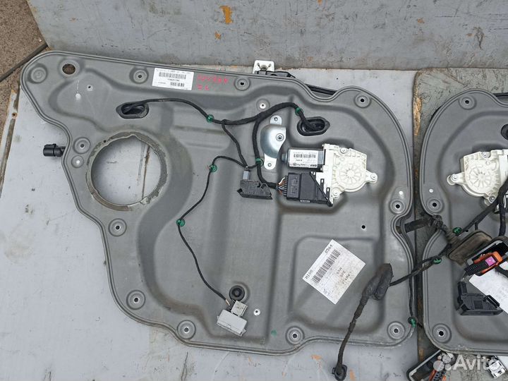 Фольксваген Туран 04г. Стеклоподъемник задний