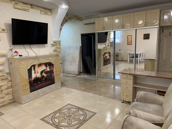 2-к. квартира, 65 м², 1/4 эт.