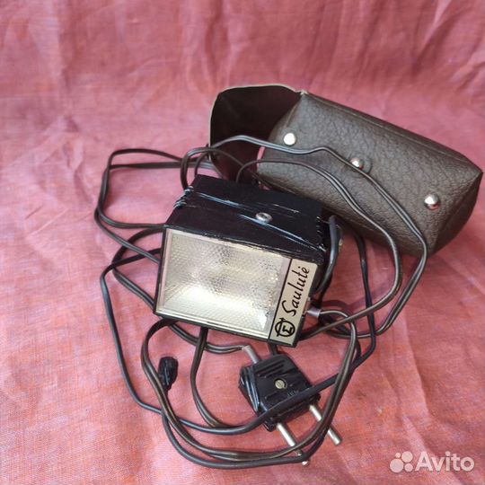 Фотовспышка Saulute в футляре