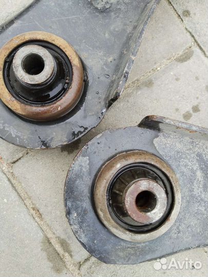 Рычаг передней подвески Рено Меган 2