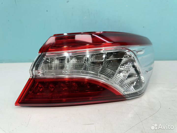 Фонарь правый наружный Toyota Camry XV70 70 LED