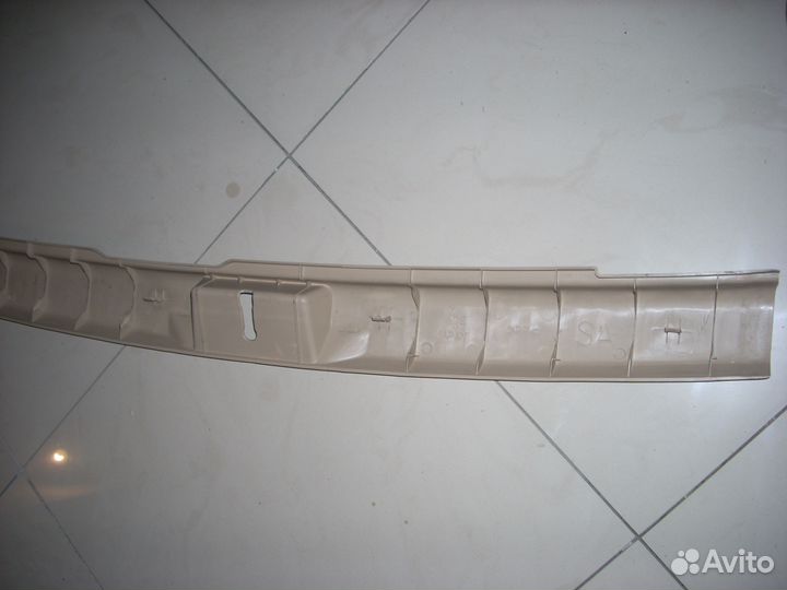 Накладка порога багажника Субару Форестер 2005г.в