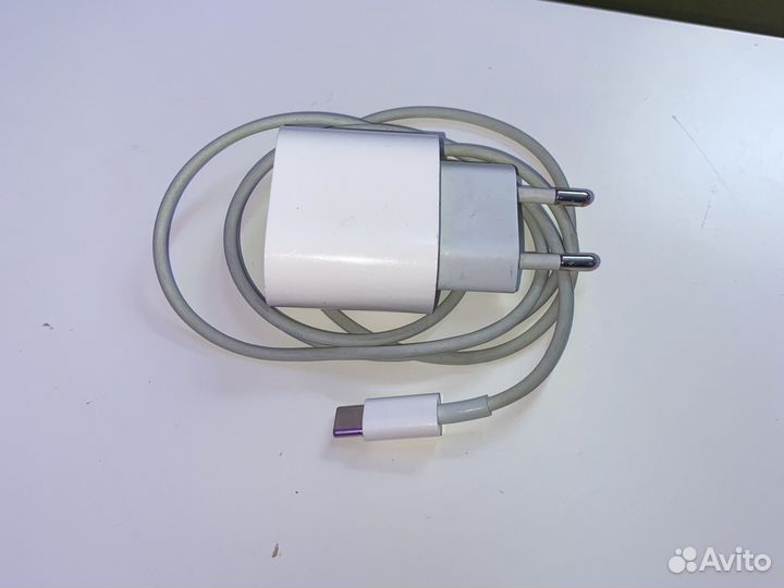 Оригинальная зарядка на iPhone 20w б/у