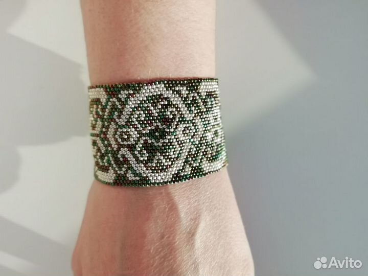 Браслет из бисера