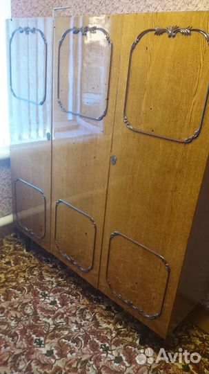 Шкаф сервант