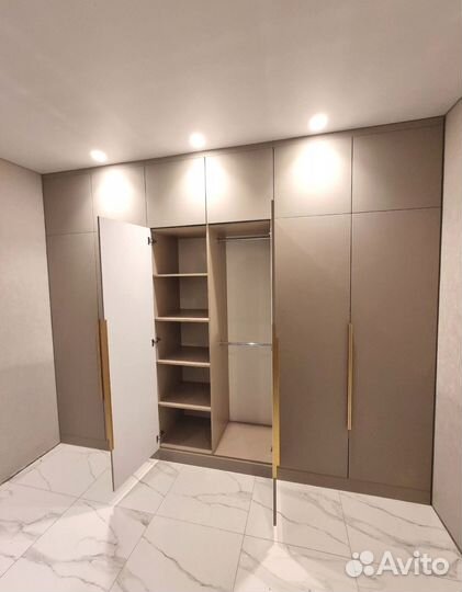 Распашной шкаф на заказ