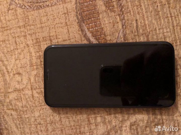 Телефон iPhone 11