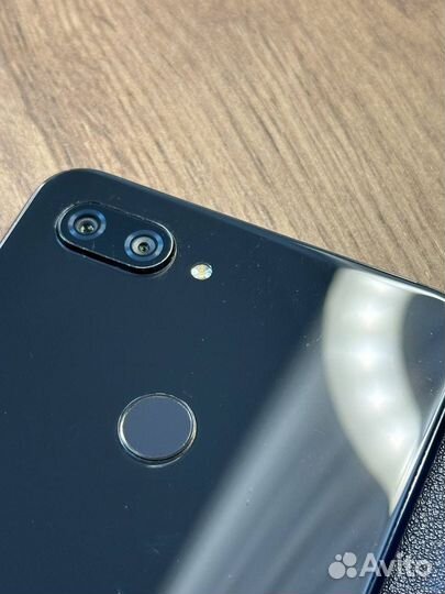 Xiaomi Mi 8 Lite, 4/64 ГБ