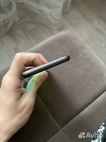 Телефон iPhone 11 64 gb