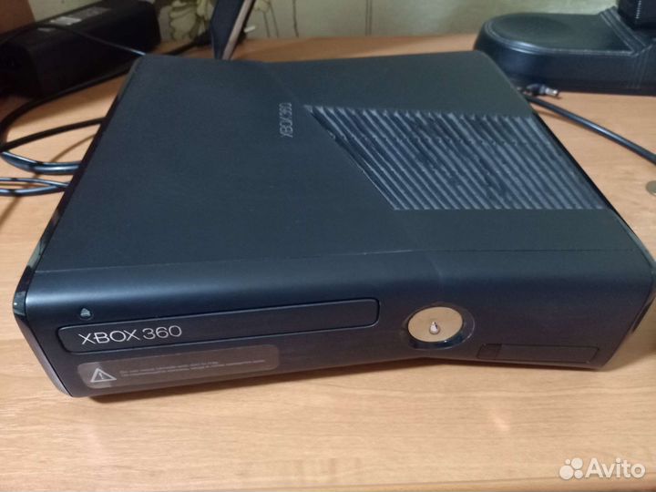 Xbox 360 с Microsoft Kinect + диски в подарок