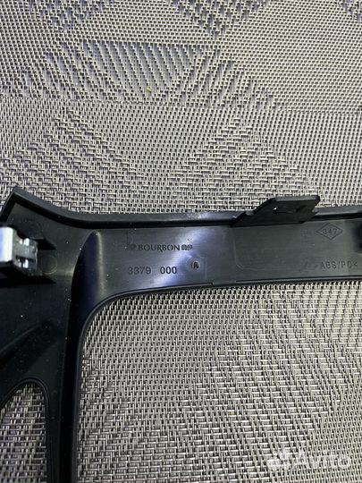 Рамка штатной магнитолы LADA X-ray