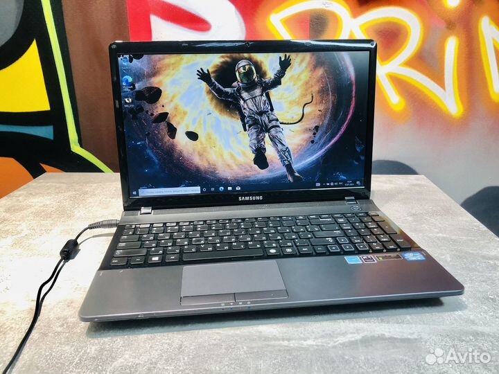 Samsung NP300E5C core i5/ ram 8 gb/ ssd+hdd