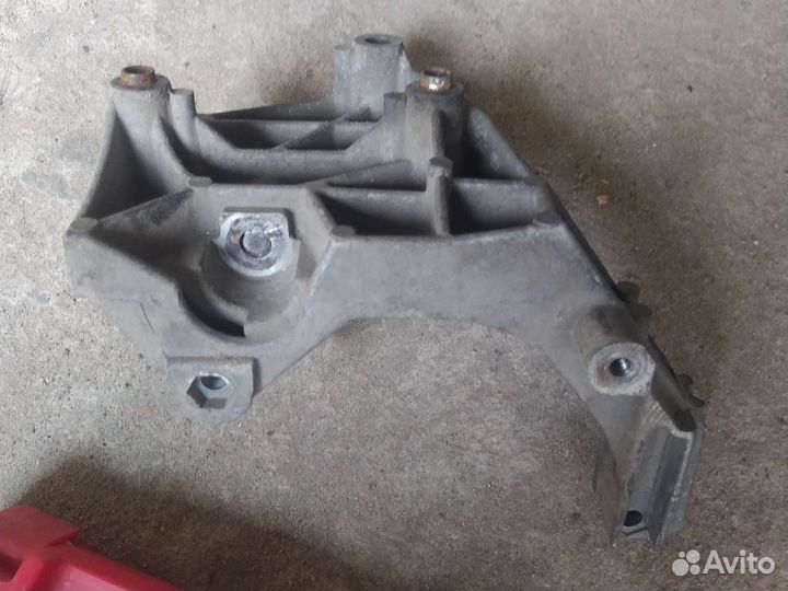 Кронштейн генератора kalina 1