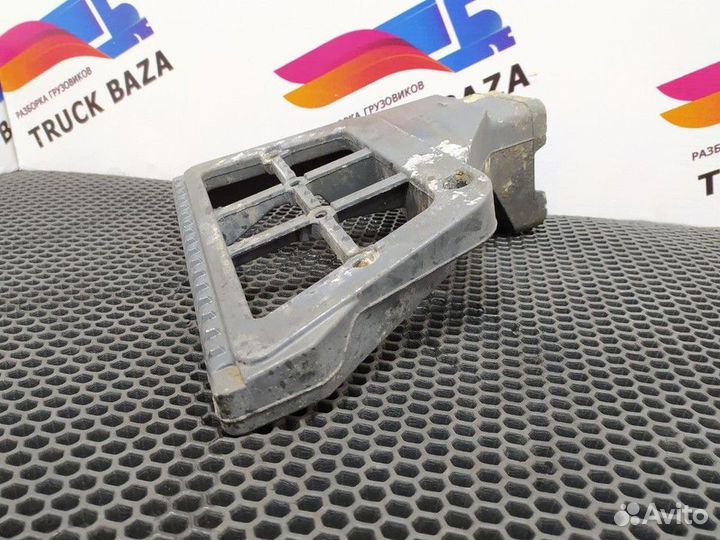 1641630 Кронштейн подножки левый Daf XF105