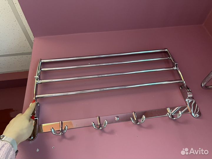 Вешалка настенная металлическая