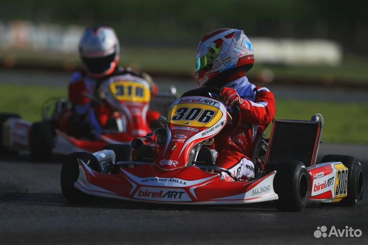 Гонка чемпионов. Заезд на крытом картинге