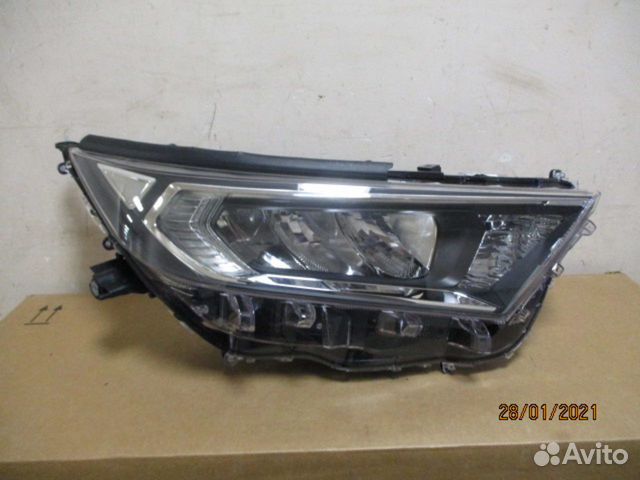 Фара правая Toyota RAV4