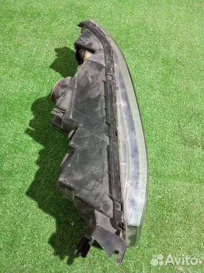 Фара галогеновая правая Mitsubishi Galant EA