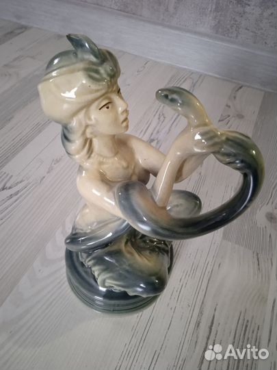 Статуэтка девушка факир со змеёй СССР