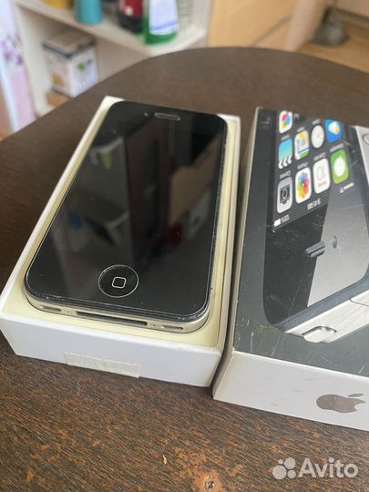 Телефон iPhone 4
