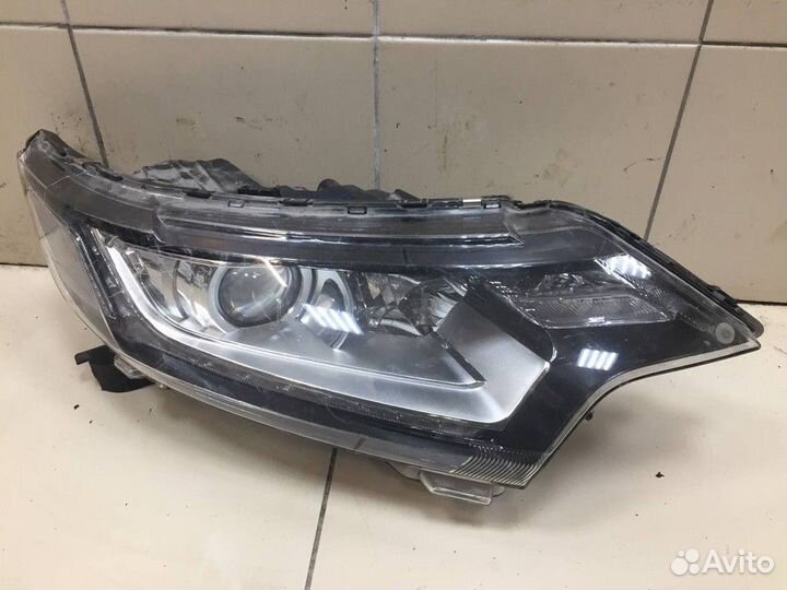 Фара передняя правая Mitsubishi Outlander