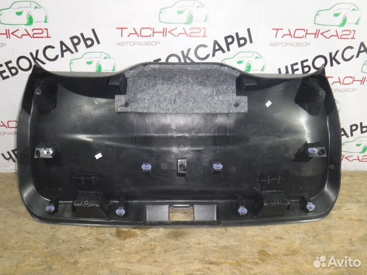 Обшивка двери багажника Renault Kaptur (2016)