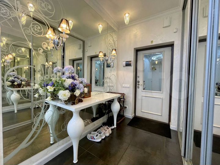 3-к. квартира, 103 м², 3/6 эт.