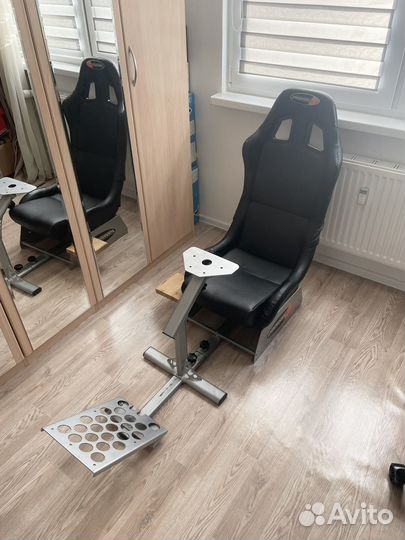 Кокпит для симрейсинга Playseat Evolution