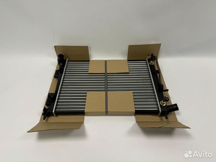 Радиатор на hyundai solaris 1 kia rio 3 автомат