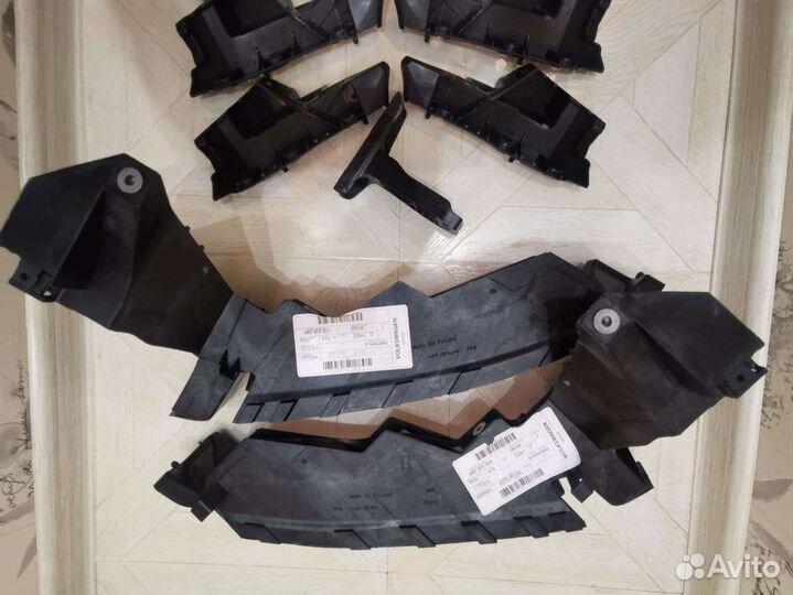 Audi Q7 4M Кронштейн фары направляющая