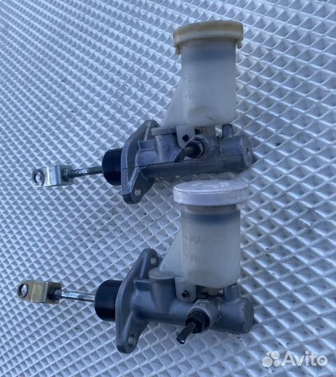 Главный цилиндр сцепления на mitsubishi carisma