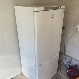 Продам 2-х камерный холодильник indesit