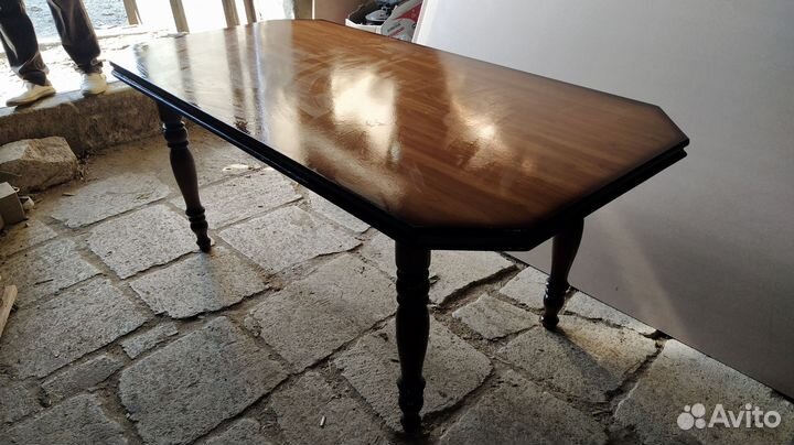 Стол обеденный