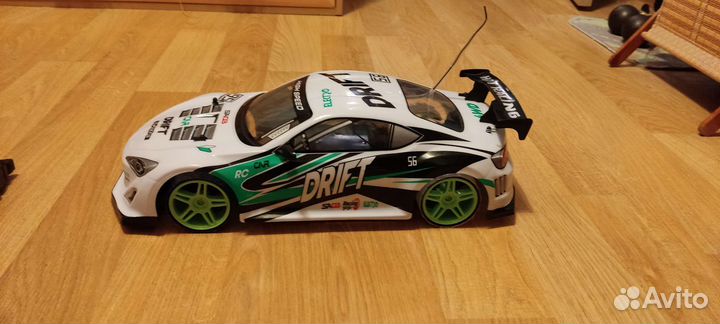 Машина на радиоуправлении для дрифта