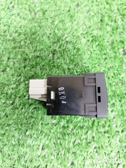 Кнопка Nissan Serena FC26 MR20DD 2010
