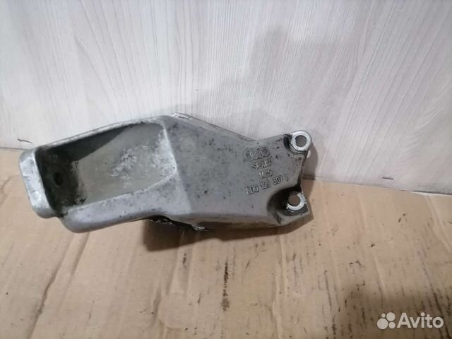 Кронштейн двигателя левый Audi A4 B5